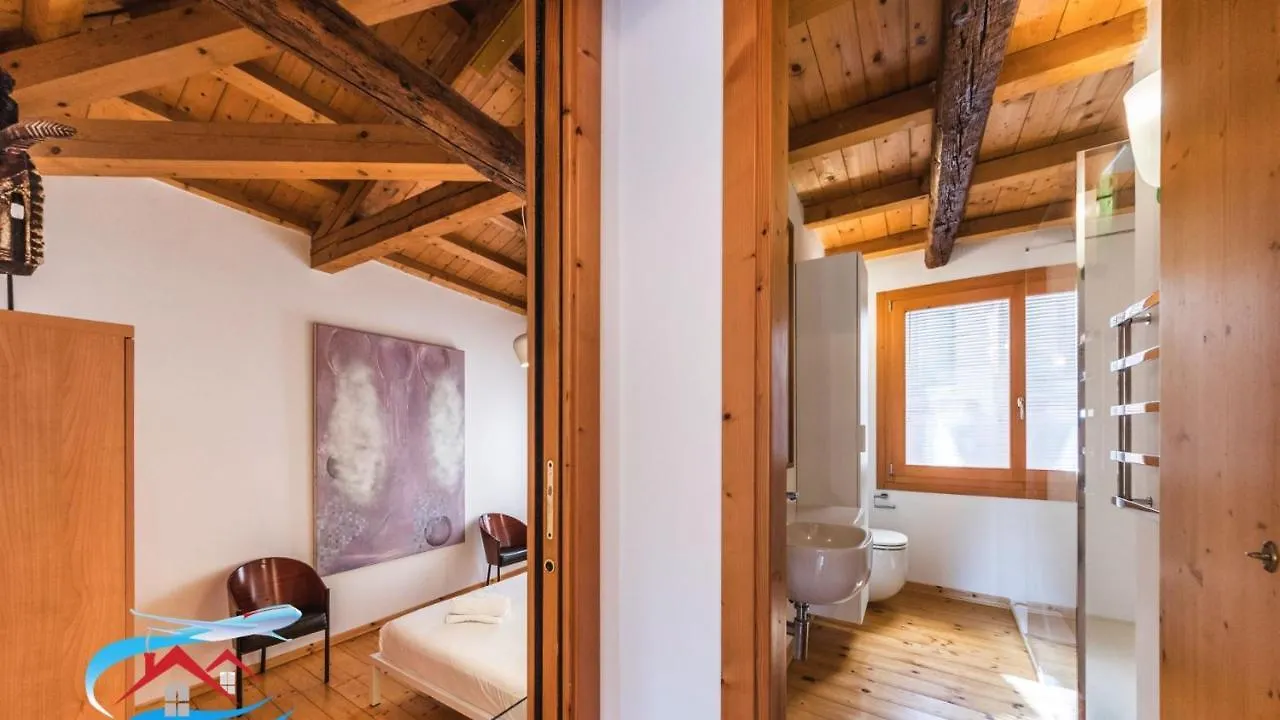 Ferienwohnung Au Nom De La Rose Venedig 0*,  Italien